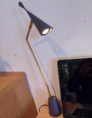 Gossip-LED desk light