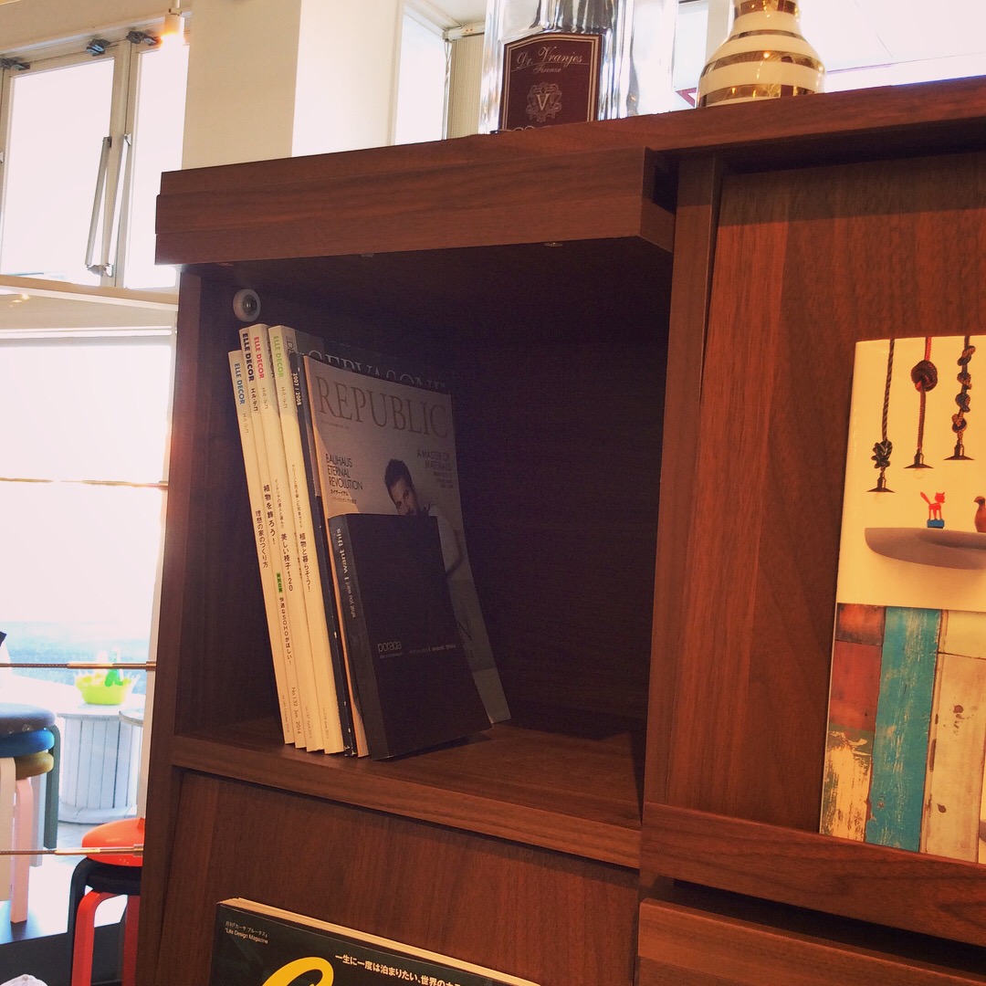 お店のように本を飾る | 収納家具 | PLANTS 郡山市のインテリア